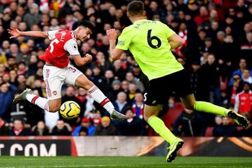 Vòng 23 Ngoại hạng Anh: Chelsea gục ngã, Tottenham chia điểm với Watford