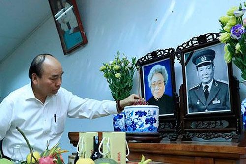 Thủ tướng dâng hương, tưởng nhớ các nguyên lãnh đạo Đảng, Nhà nước, Chính phủ