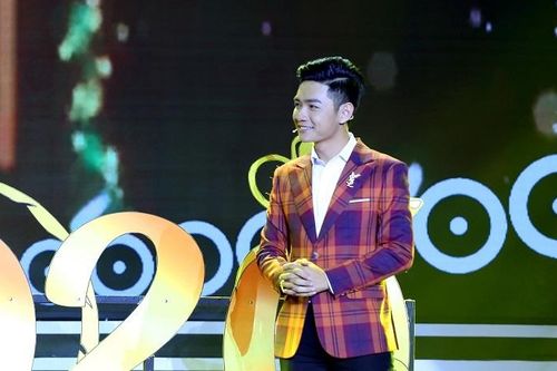 MC 'Chuyện 12h trưa' đăng quang 'Én vàng 2019'
