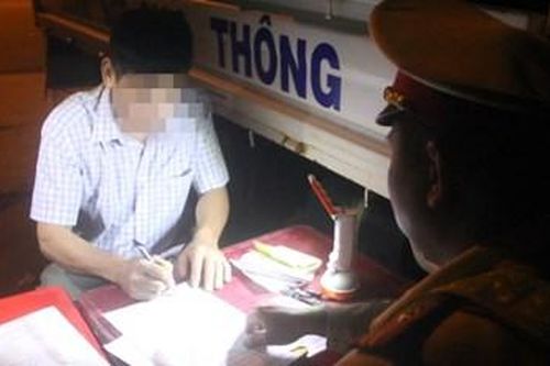 Tài xế vi phạm nồng độ cồn bị phạt 35 triệu đồng, tước GPLX 23 tháng