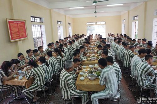 Trại tạm giam Công an tỉnh Nghệ An tổ chức tất niên sớm cho các phạm nhân