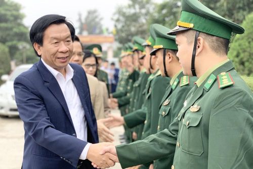 Trưởng Ban Nội chính Tỉnh ủy tặng quà, chúc Tết tại thị xã Cửa Lò