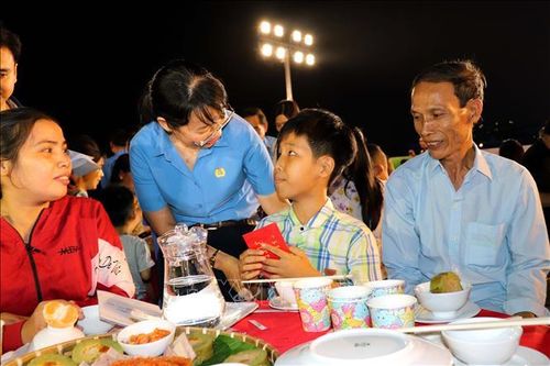 Lan tỏa 'Tết Sum vầy' 2020 tại các khu nhà trọ, khu lưu trú công nhân