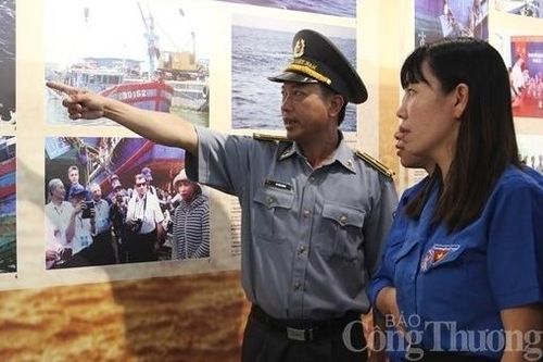 Tiếp nhận nhiều tư liệu, hiện vật khẳng định chủ quyền Việt Nam đối với quần đảo Hoàng Sa
