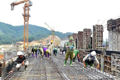 'Đua' cùng sắc xuân