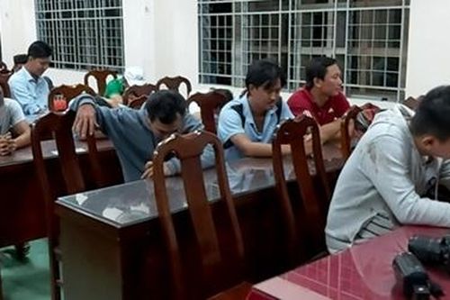 Triệt phá tụ điểm đá gà, tạm giữ 16 con bạc