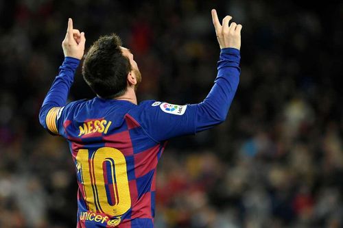 Vidal giật gót điệu nghệ cho Messi ghi bàn hạ Granada