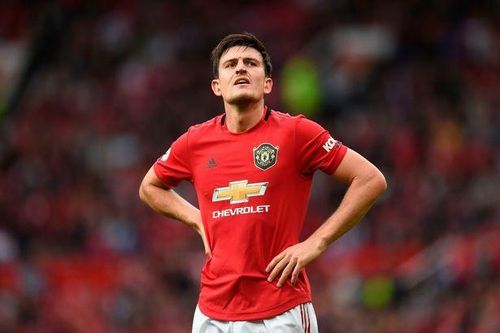 Maguire lép vế trước Van Dijk trong cuộc đấu của 2 trung vệ đắt giá