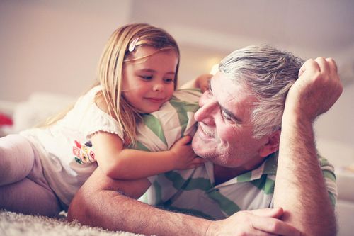 Những điều ông bà không nên làm để tránh ảnh hưởng xấu tới trẻ
