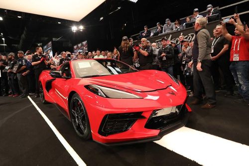Chevrolet Corvette Stingray đầu tiên của thập kỷ có giá triệu USD