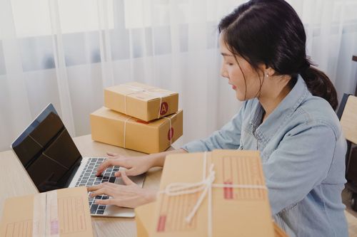 'Tôi tốn hàng giờ so giá trên sàn TMĐT thay vì xếp hàng ở siêu thị'