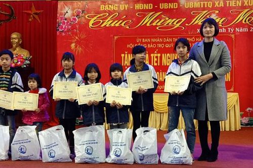 Mang Tết ấm đến với người nghèo