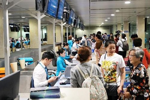 Không để thiếu tàu xe, 'tăng giá, nhồi khách' dịp Tết