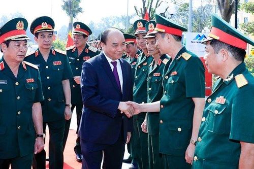 Thủ tướng Nguyễn Xuân Phúc thăm Trường đại học Nguyễn Huệ
