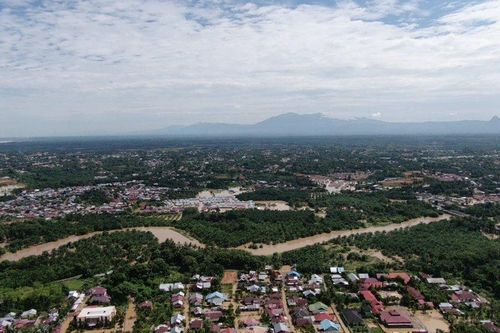 Indonesia: Lũ quét gây sập cầu khiến chín người thiệt mạng