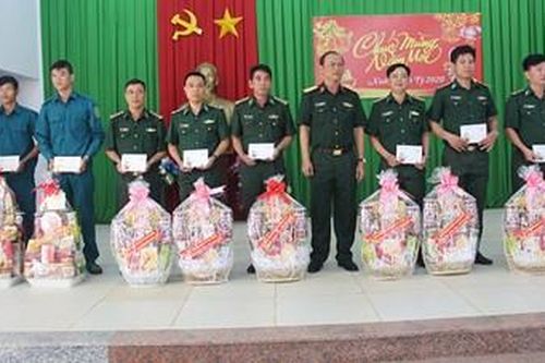 Tây Ninh: Tổ chức các đoàn thăm, kiểm tra, tặng quà lực lượng làm nhiệm vụ trên biên giới