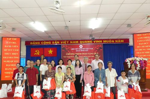 60 triệu đồng giúp người nghèo quận Bình Tân