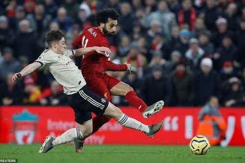 Liverpool hạ gọn M.U, áp sát ngôi vô địch Ngoại hạng Anh