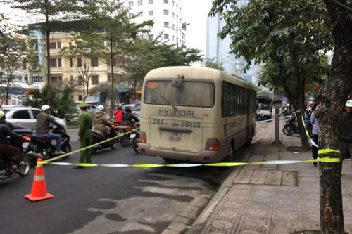 Người đàn ông tử vong bất thường trong ô tô đỗ ven đường