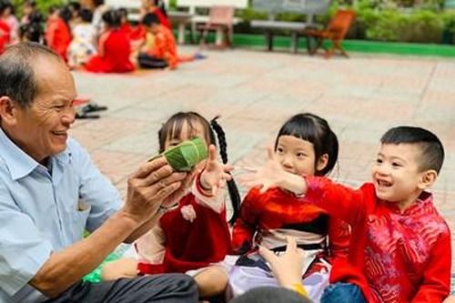 Xuân đã về trên ánh mắt trẻ thơ…