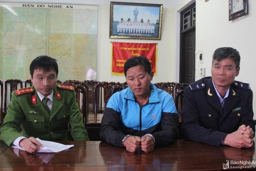 Bắt đối tượng mua bán, vận chuyển hàng trắng từ Lào về Nghệ An thu 5 bánh heroin