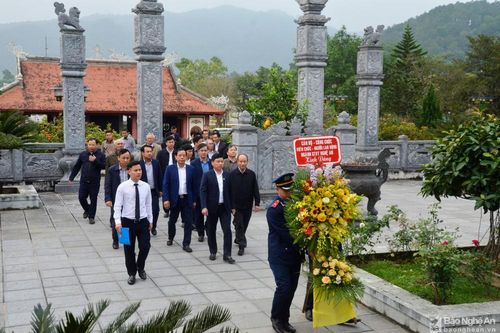 Ngành Giao thông vận tải Nghệ An dâng hương tưởng niệm các anh hùng liệt sỹ
