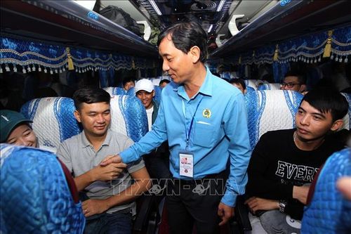 Những chuyến xe nghĩa tình đưa hàng nghìn công nhân về quê đón Tết