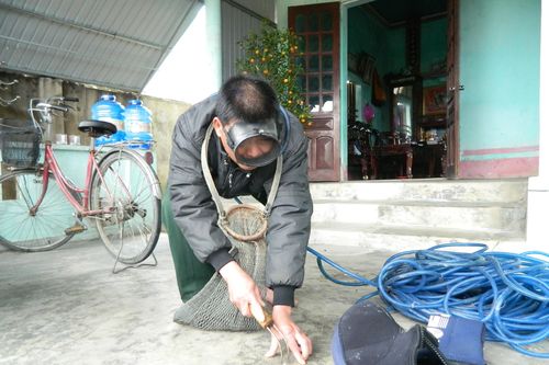 'Làng kình ngư' đổi mạng sống tìm sản vật dưới đáy đại dương