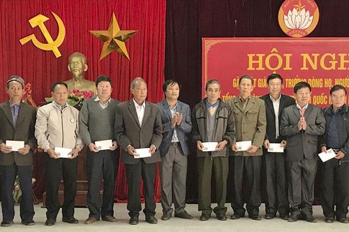 Phát huy vai trò người uy tín ở Nậm Pồ