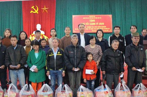 Cùng lo Tết cho người nghèo