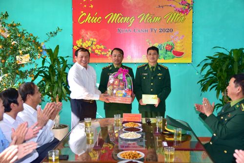 Bí thư Tỉnh ủy Quảng Trị thăm, chúc tết Đồn Biên phòng Hải An và Hải đội 202, Bộ Tư lệnh Vùng Cảnh sát biển 2