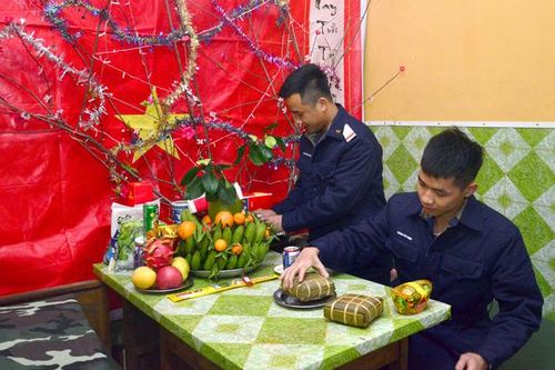 Những người lính giữ 'mắt thần' của biển