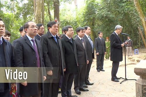 Đoàn đại biểu tỉnh dâng hương tưởng nhớ Chủ tịch Hồ Chí Minh và viếng các Anh hùng liệt sỹ