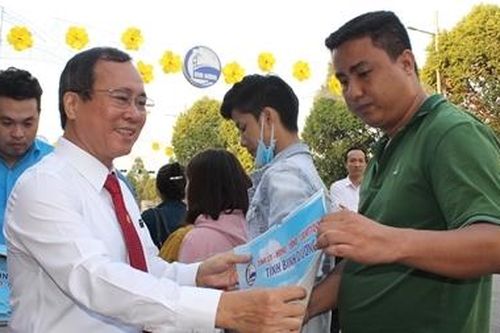 Chuyến xe nghĩa tình đưa hơn 3000 công nhân về quê đón Tết