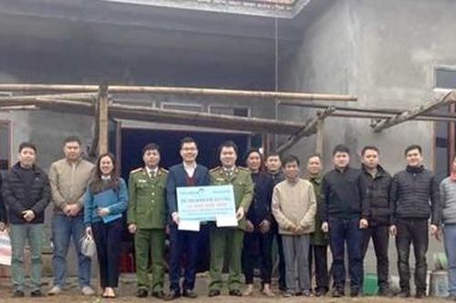 Sẻ chia khó khăn cùng đồng đội