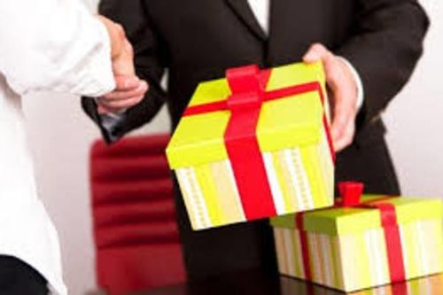 Thanh tra Chính phủ yêu cầu báo cáo trường hợp tặng, nhận quà Tết trái quy định