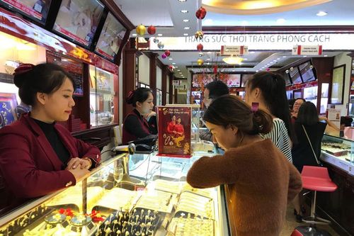 Tăng 100.000 đồng/lượng, giá vàng lên cao nhất hơn một tuần qua