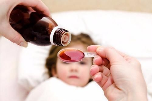 Khi nào nên cho trẻ uống thuốc trị cảm lạnh?