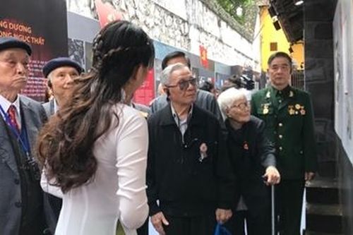 Kết nạp đảng viên trong lao tù - Chuyện bây giờ mới kể
