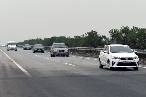 Lái xe đường dài dịp Tết - từ tốn để an toàn