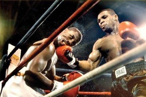 Knock-out, thẻ đỏ và những khoảnh khắc đỉnh cao diễn ra trong 40 giây