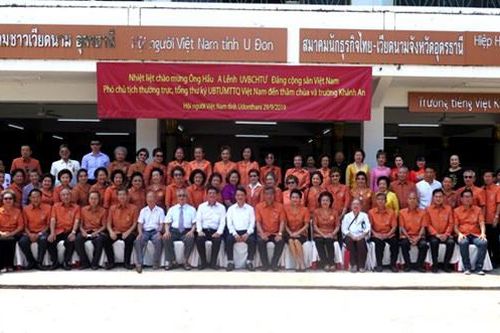 Trung tâm Ca nhạc nhẹ TP.HCM biểu diễn phục vụ kiều bào Thái Lan trong dịp Tết
