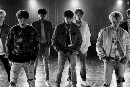 Hé lộ hình ảnh các thành viên BTS tập luyện cho sân khấu của Black Swan