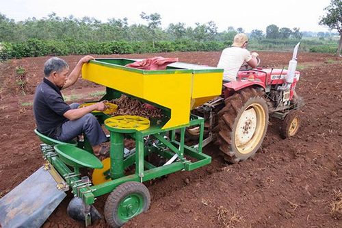 Máy kéo nông nghiệp có thuộc đối tượng không chịu thuế GTGT?
