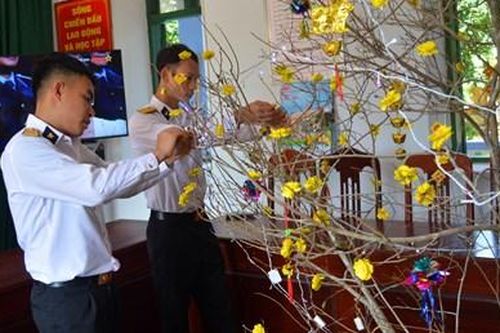 Chở yêu thương ra đảo