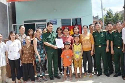 Gắn kết tình quân dân nơi xứ đạo