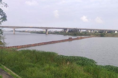 Dawaco hoàn thành kịp tiến độ thi công đập tạm ngăn mặn trên sông Cẩm Lệ