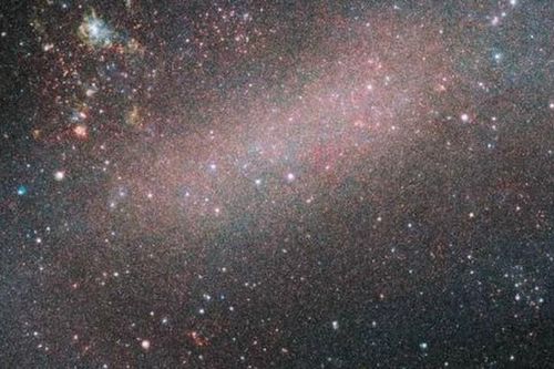 'Mổ xẻ' cách tia vũ trụ xé nát thiên hà vệ tinh trong Milky Way