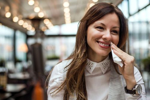 Bạn đã biết dùng khăn ăn đúng cách trong bữa tiệc?