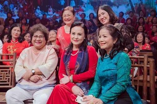 Các nghệ sĩ nổi tiếng hoài niệm Tết xưa tại 'Hội Quán thanh xuân'